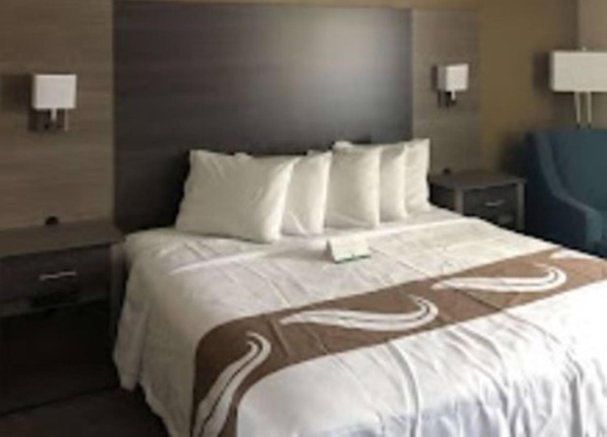 Quality Inn & Suites Roanoke - Fort Worth North Exterior foto