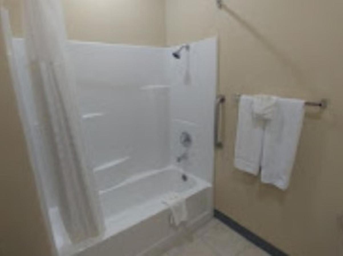 Quality Inn & Suites Roanoke - Fort Worth North Exterior foto