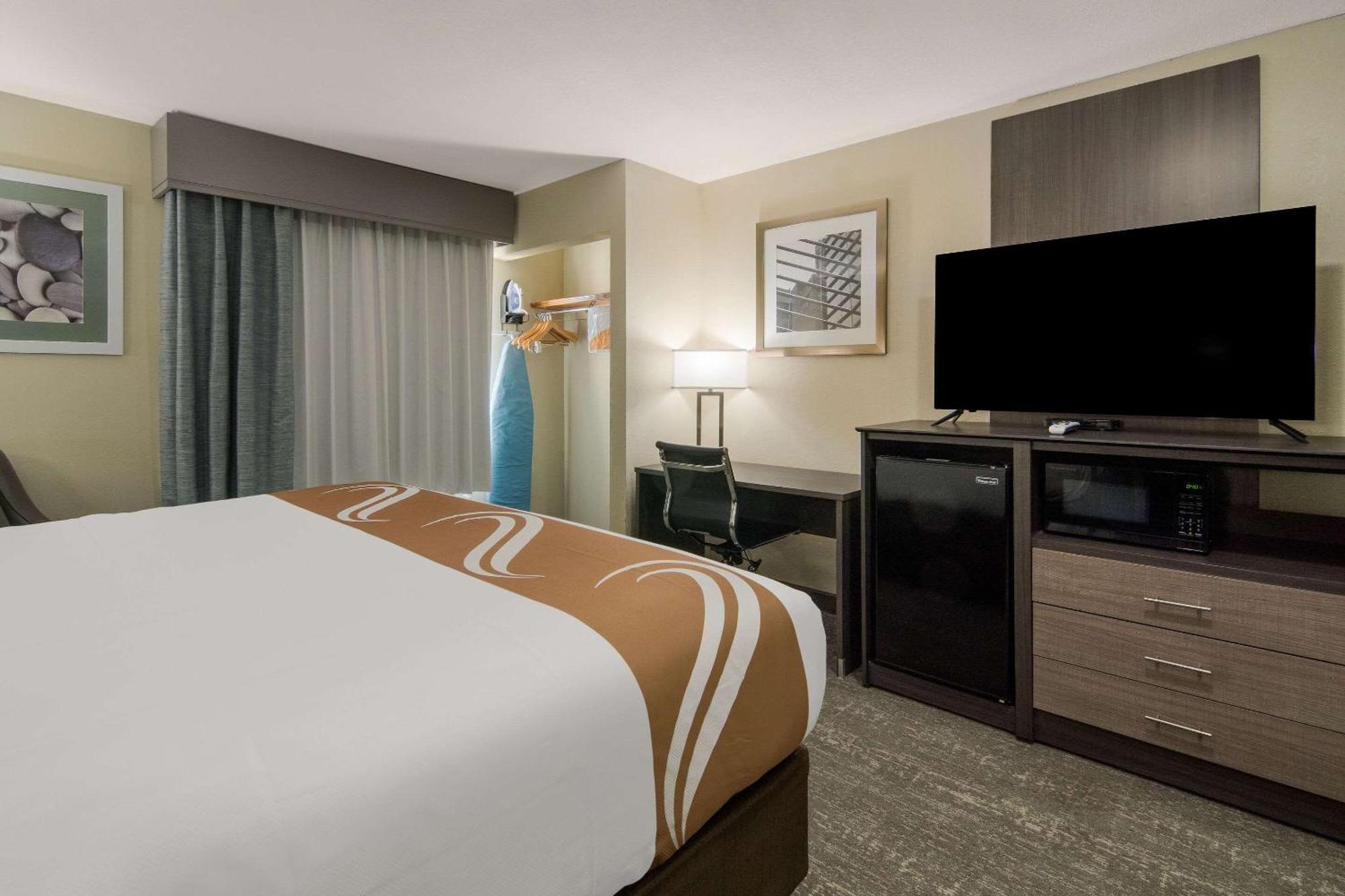 Quality Inn & Suites Roanoke - Fort Worth North Exterior foto